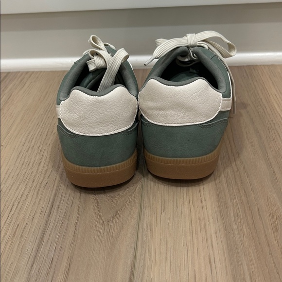 NWOT Dolce Vita Sage & Green Sneakers - Picture 8 of 8